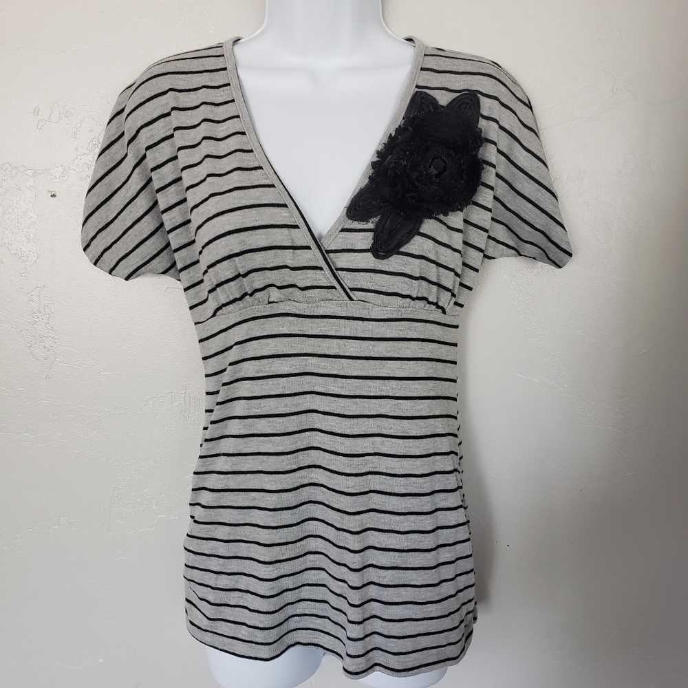 Style Tree Maternity Medium Grey Black Short Sleeve Shirt Chiffon Flower Blouse